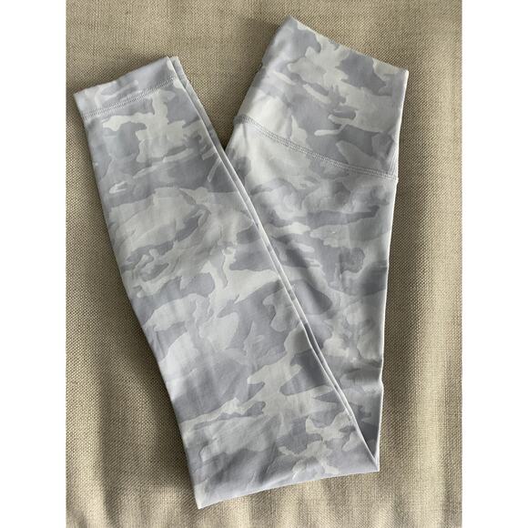 Lululemon Wunder Under Hi-Rise Tight Luxtreme 25" Camo Size 6 - Picture 3 of 7